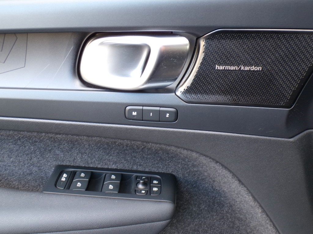 Volvo XC40 T4"Plus Dark"/Standheizung/Memory/Kam./H&K