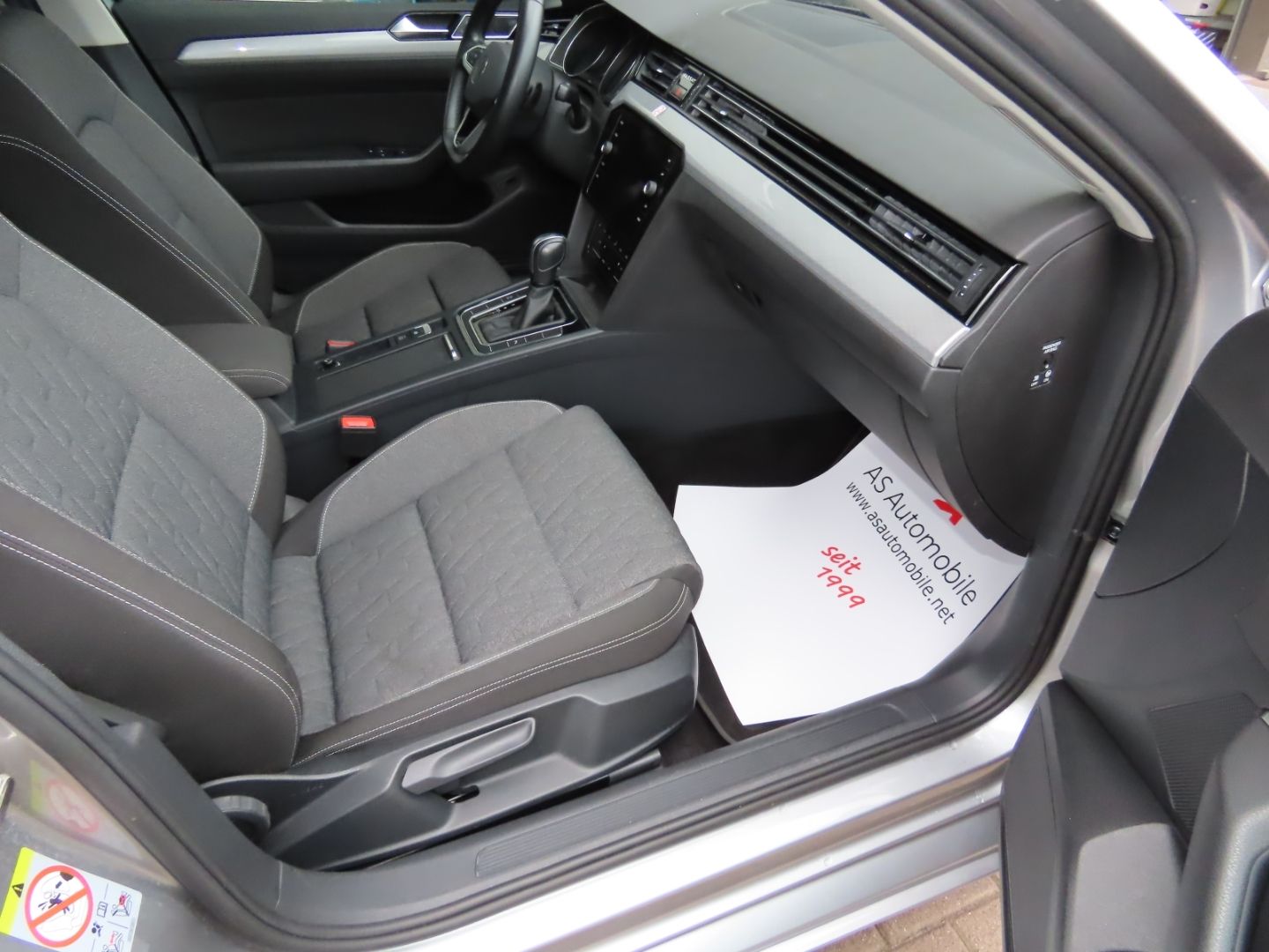 Volkswagen Passat Variant Business 1.5 TSI - Samsaru's Car Outlet