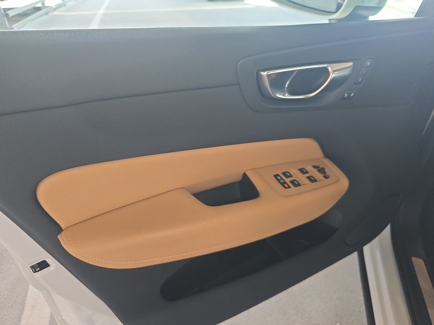 Volvo XC60 T6 AWD Recharge - Samsaru's Car Outlet