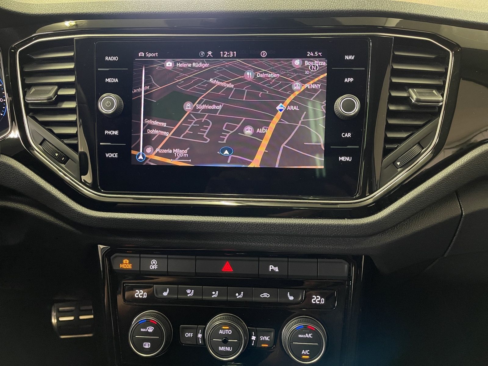 Volkswagen T-Roc 1.5 TSI Sport - Samsaru's Car Outlet