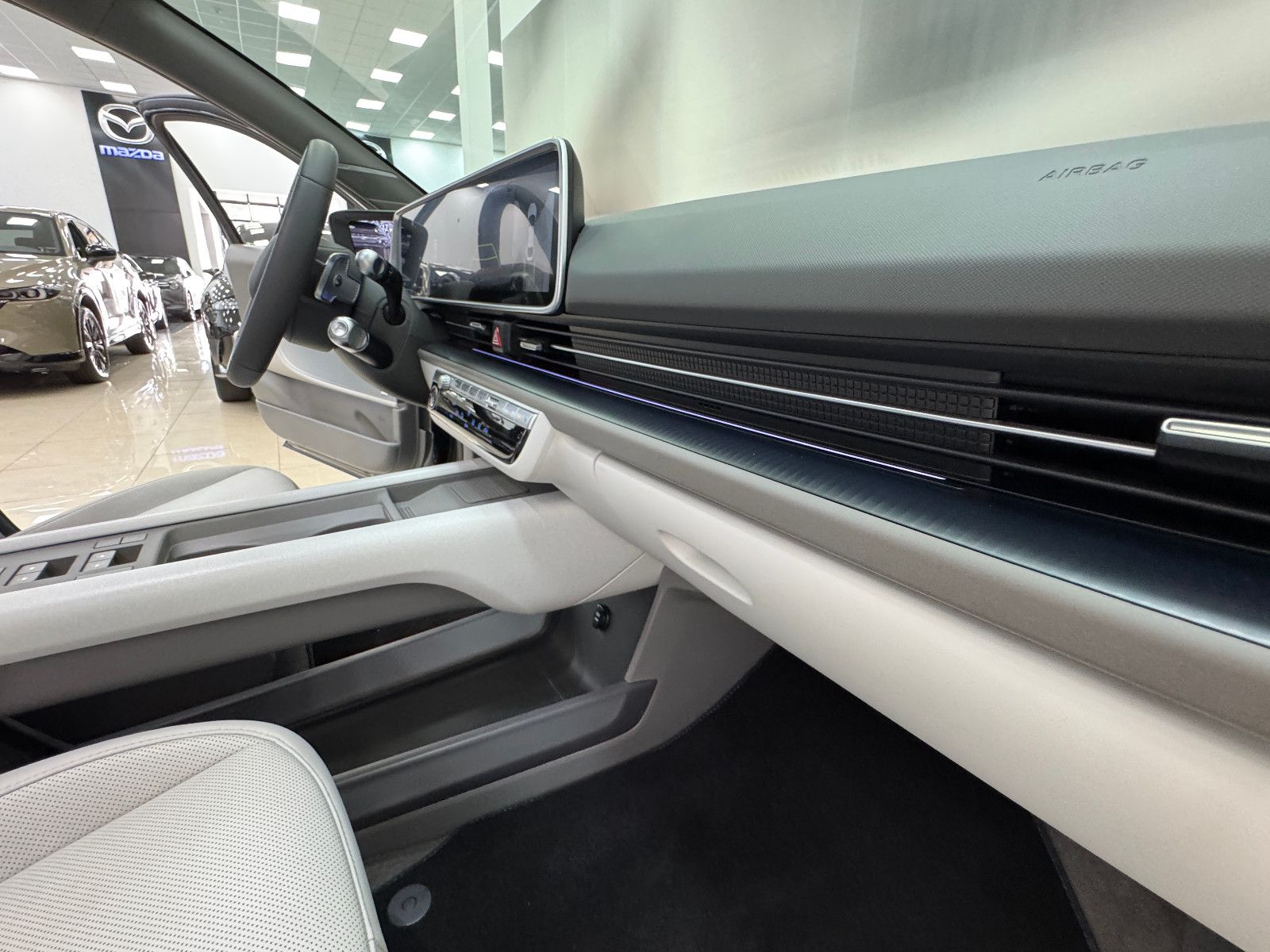 Hyundai IONIQ 6 77,4kWh 325ps 4WD Uniq PANO & DIGI NON