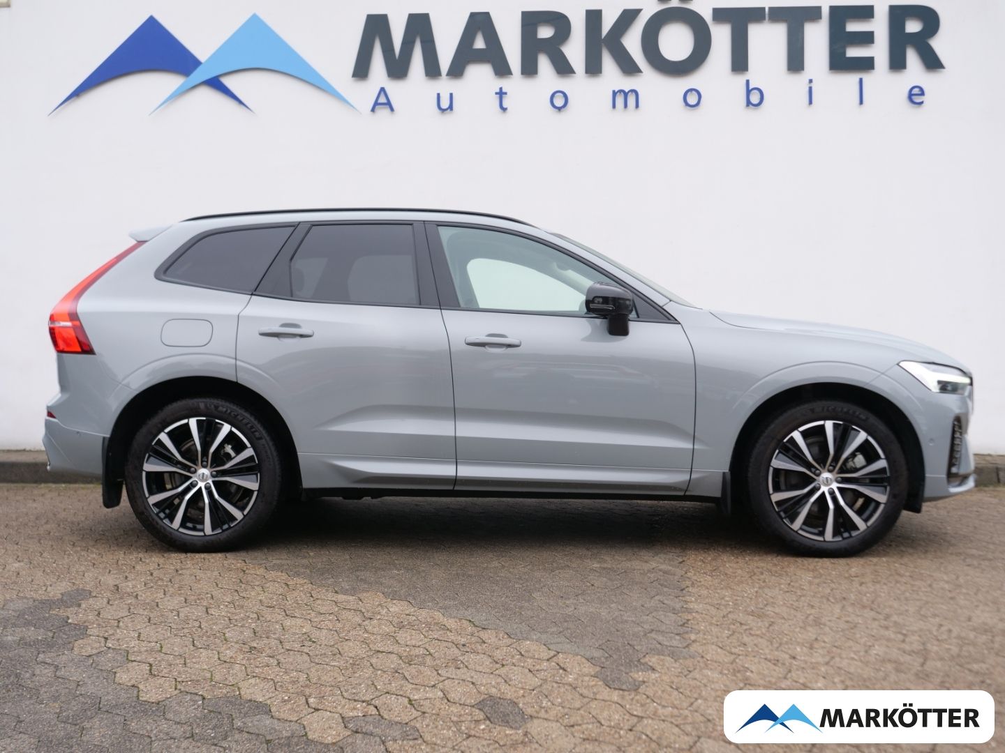 Volvo XC60 B4 AWD Plus Dark AHK/360CAM/Google