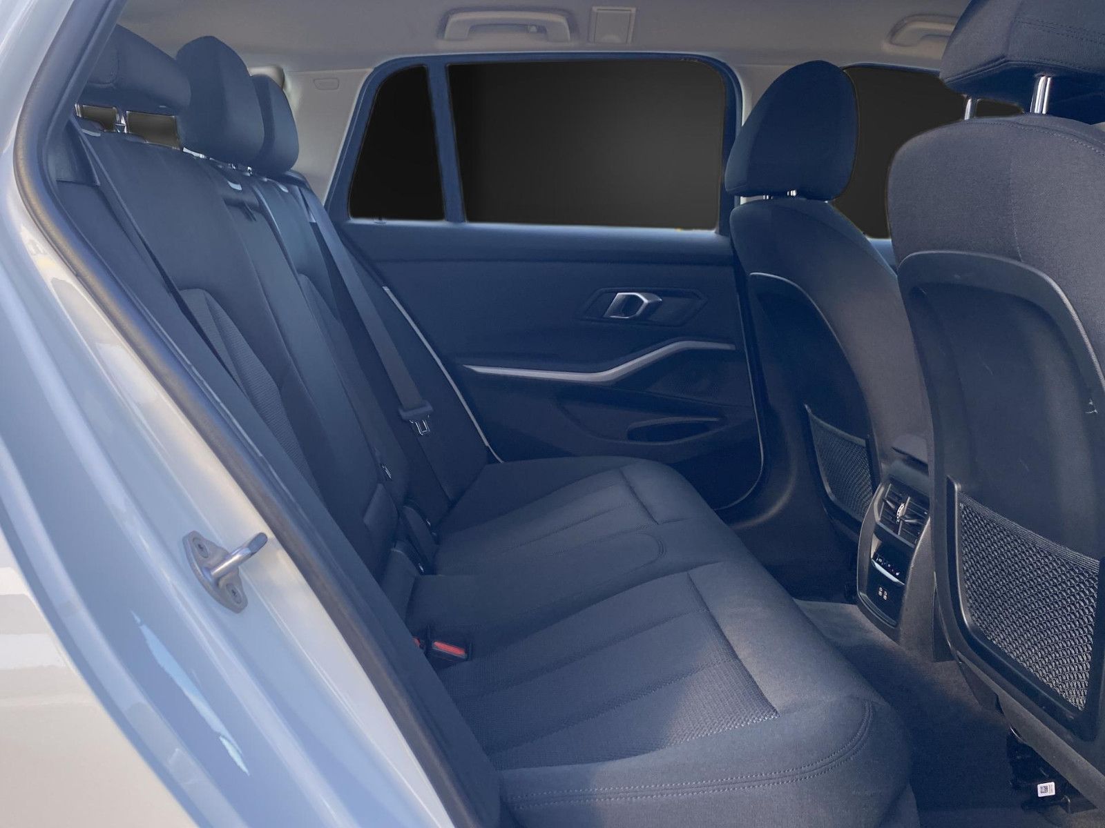 BMW 330 e - Samsaru's Car Outlet