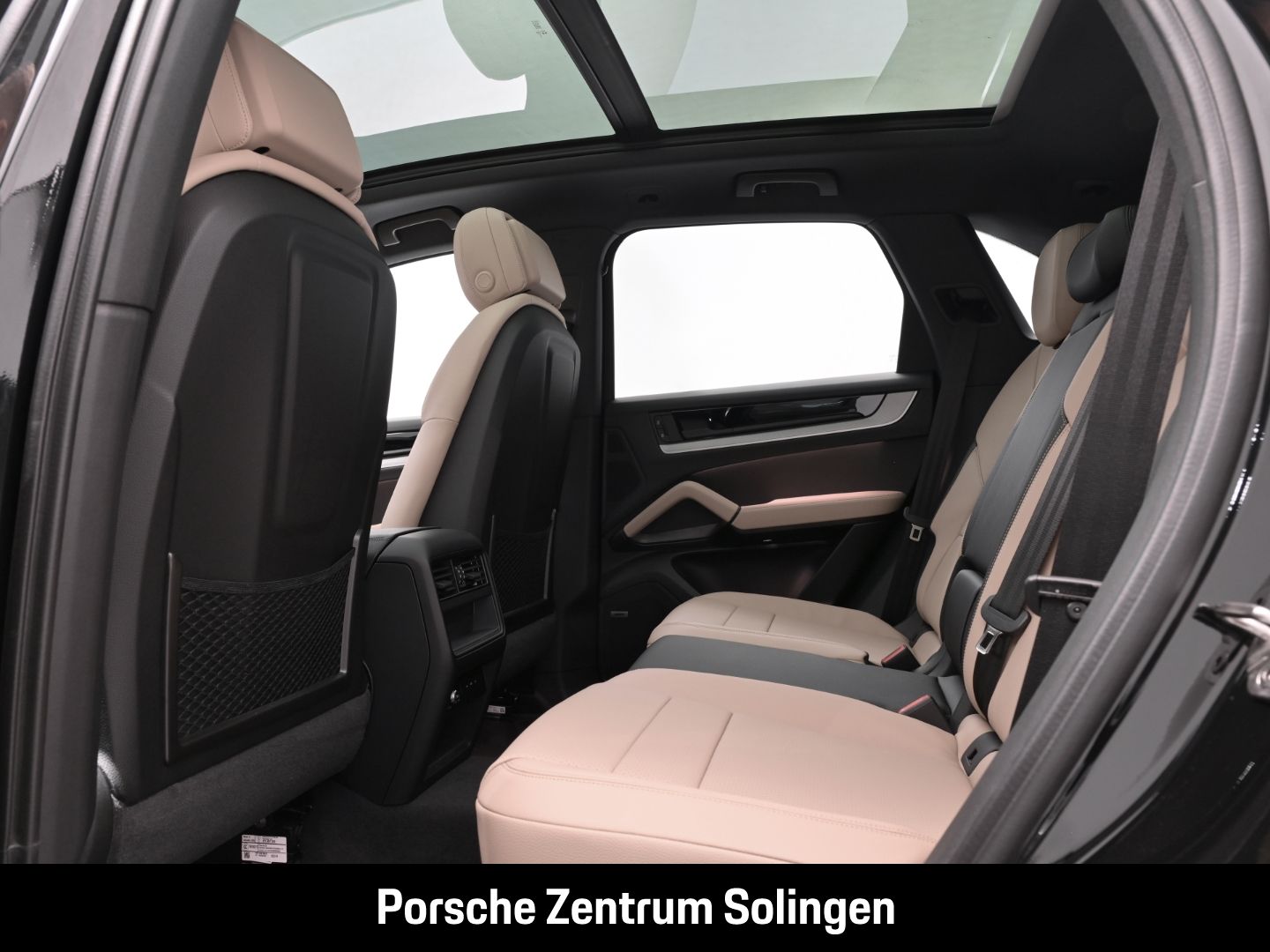 Porsche Cayenne E-Hybrid Panoramadach Bose Beifahrerdisp