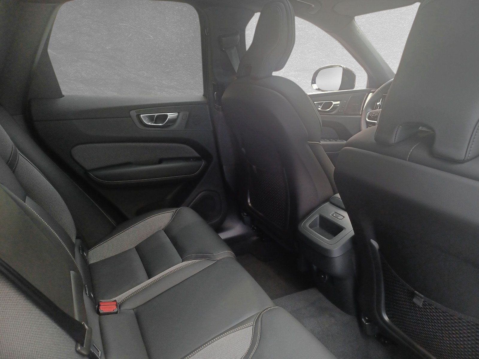 Volvo XC60 B5 Benzin AWD BLACK EDITION + AHK