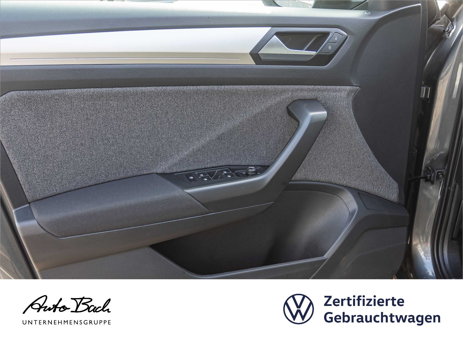 Volkswagen T-Roc 1.5 TSI MOVE DSG - Samsaru's Car Outlet