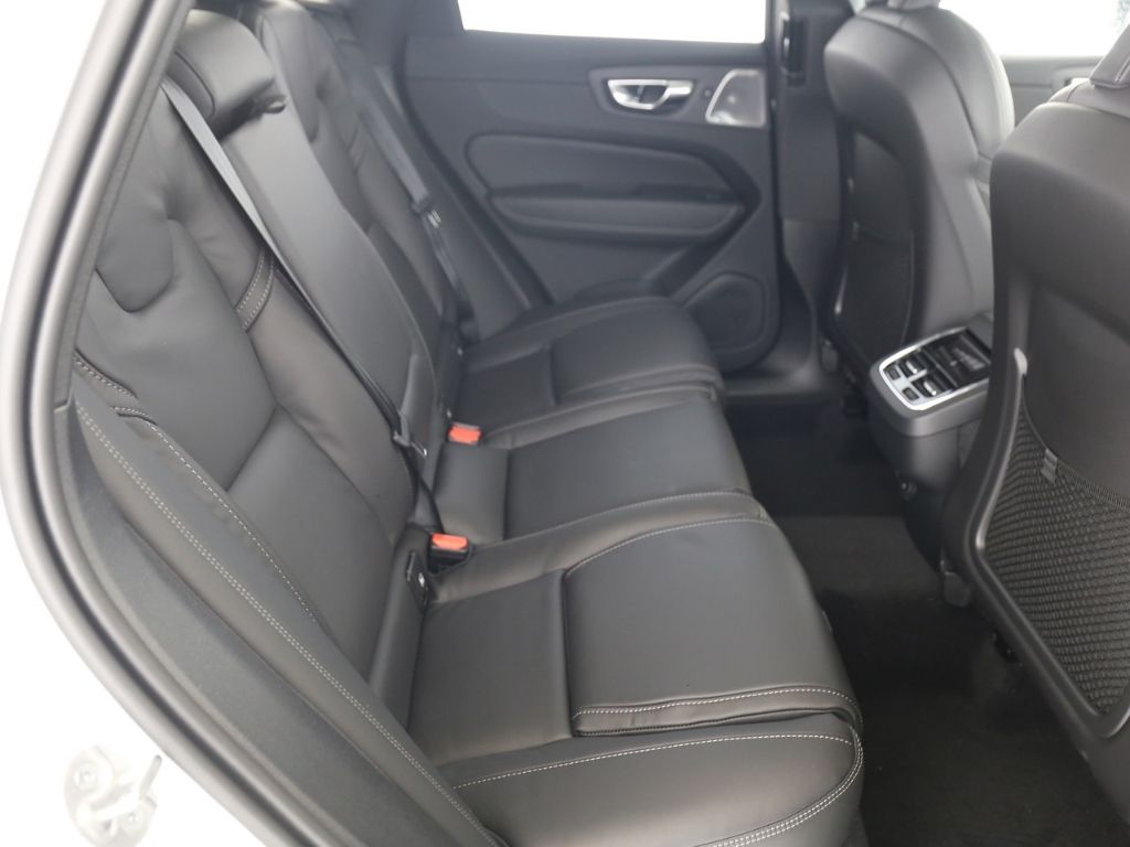 Volvo XC60 Ultra Dark AWD B5 Benzin EU6d HUD AD AHK Di