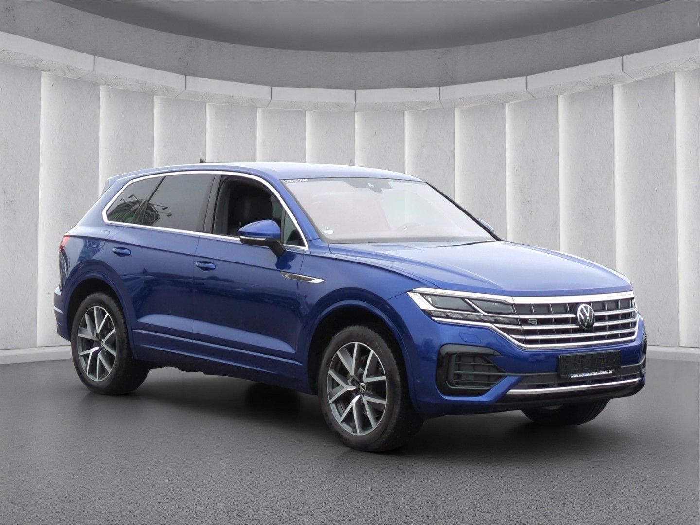 Volkswagen Touareg R-LINE 4M - Samsaru's Car Outlet