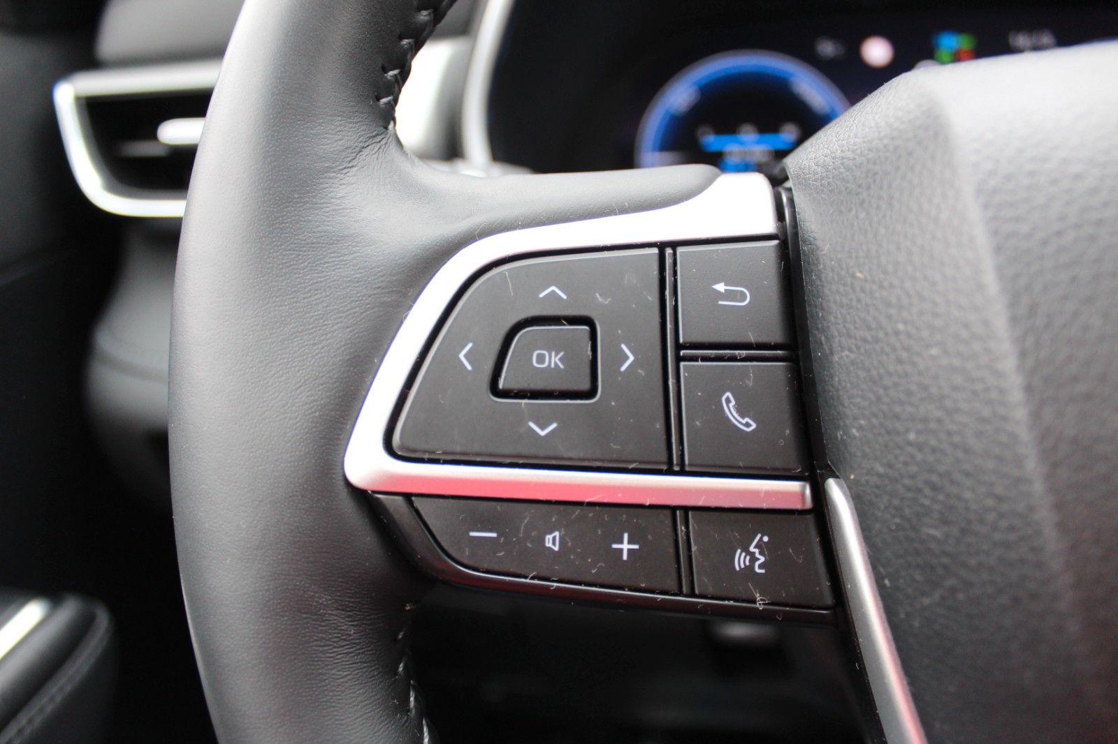Toyota Highlander Hybrid Luxury*7-Sitzer*PANO*1.Hd.*ACC