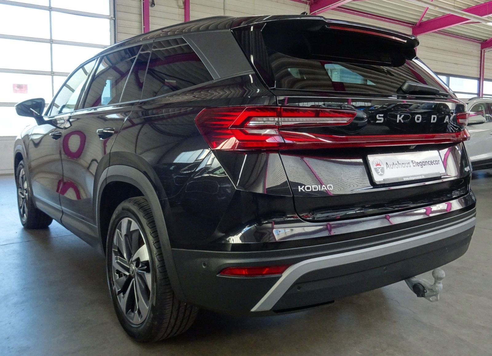 Skoda Kodiaq 2.0 TDI*4X4*7 SITZE*MATRIX*AHK*STHZ*PANO*