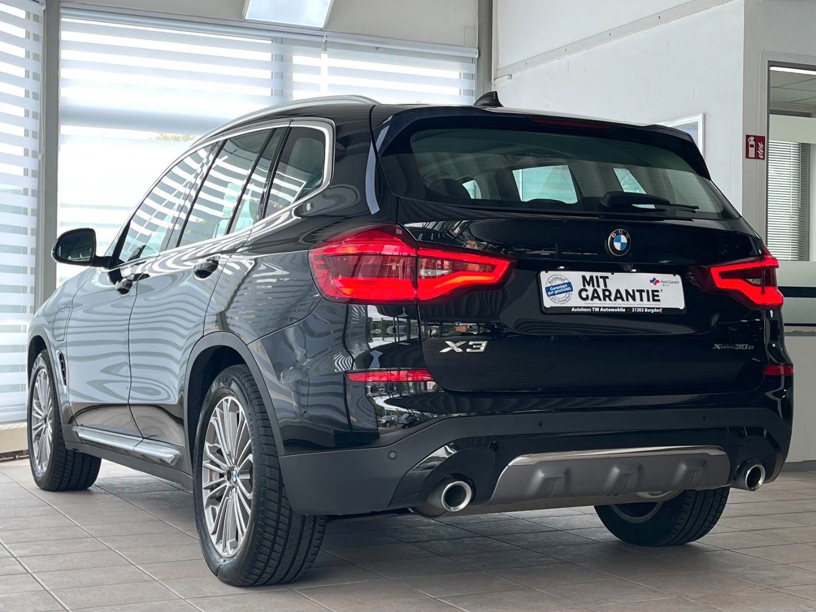 BMW X3 xD30e Luxury Line - Samsaru's Car Outlet