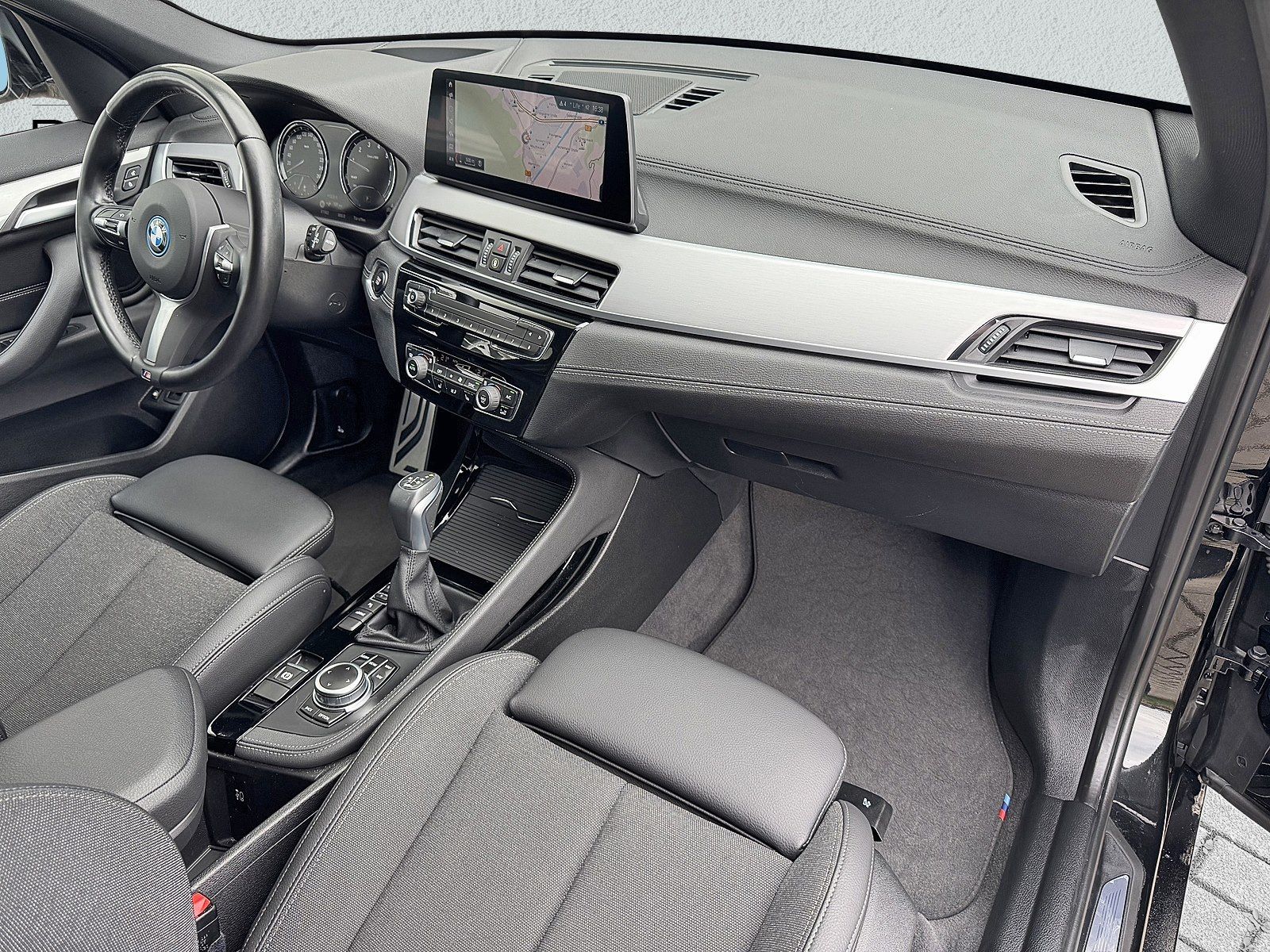 BMW X1 xDrive25e M Sportpaket - Samsaru's Car Outlet