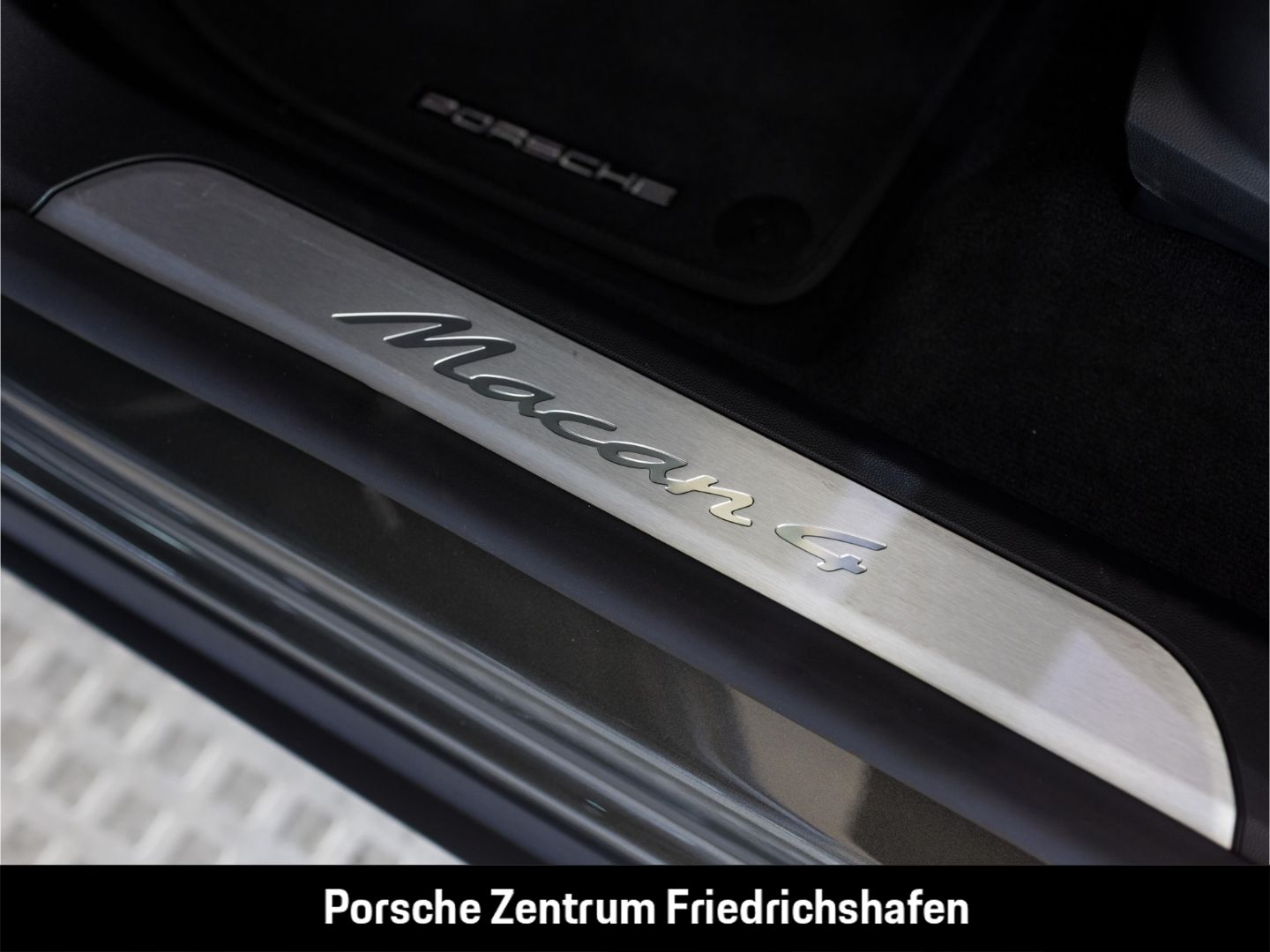 Porsche Macan 4 Hinterachslenkung InnoDrive Head-Up