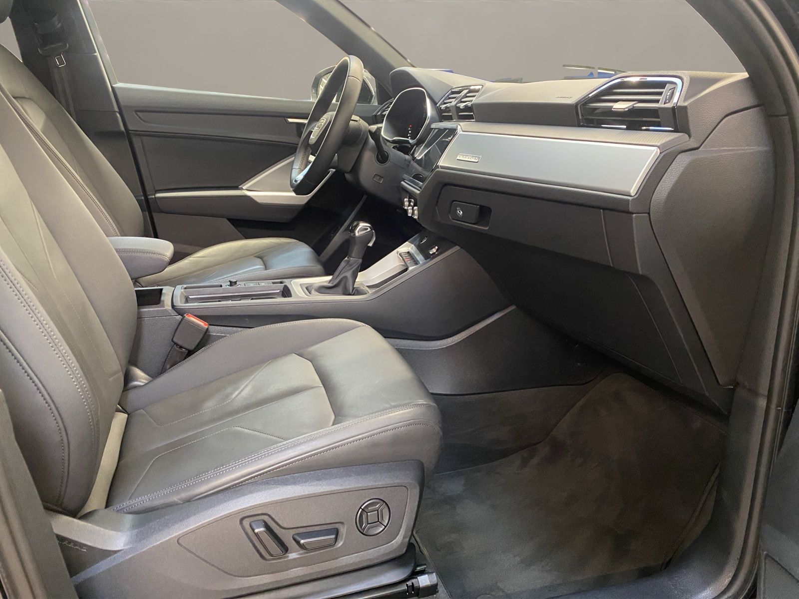Audi Q3 40 quattro advanced - Samsaru's Car Outlet