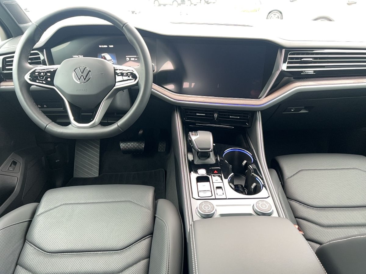 Volkswagen Touareg Elegance TDi - Samsaru's Car Outlet