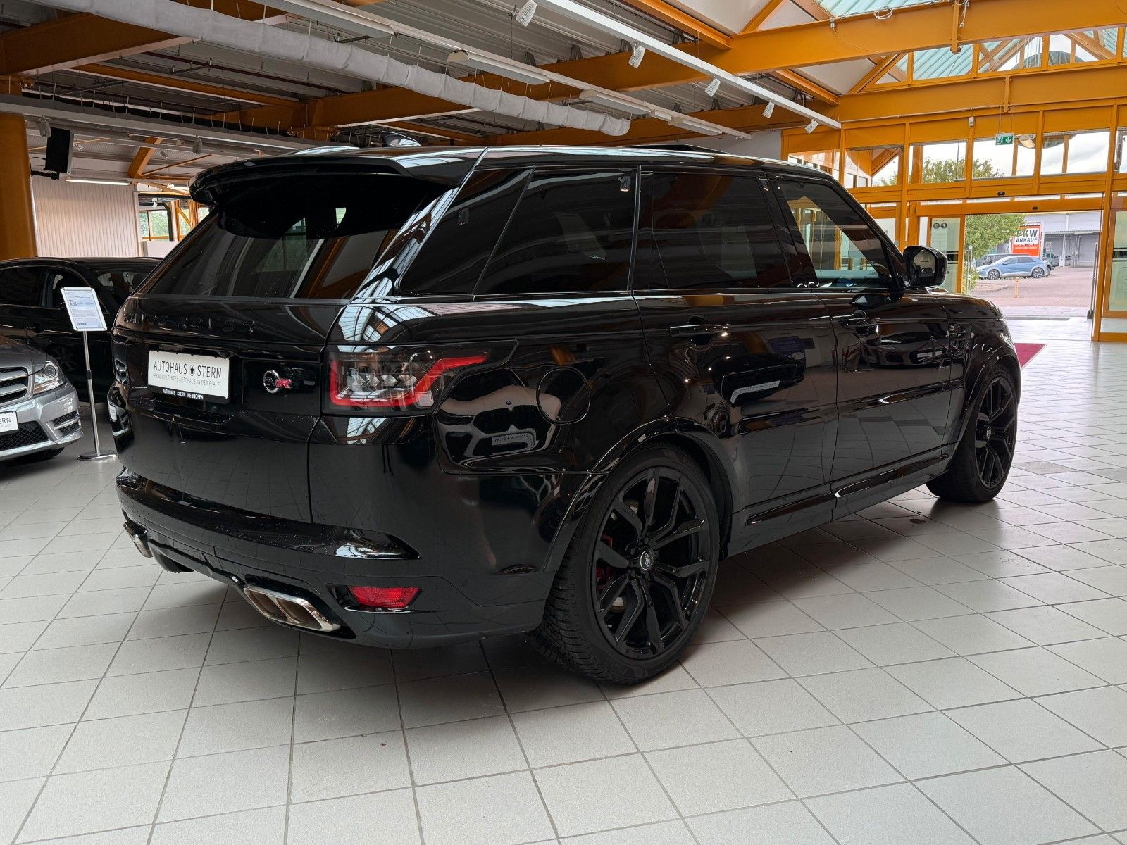 Range Rover Sport SVR - Samsaru's Car Outlet