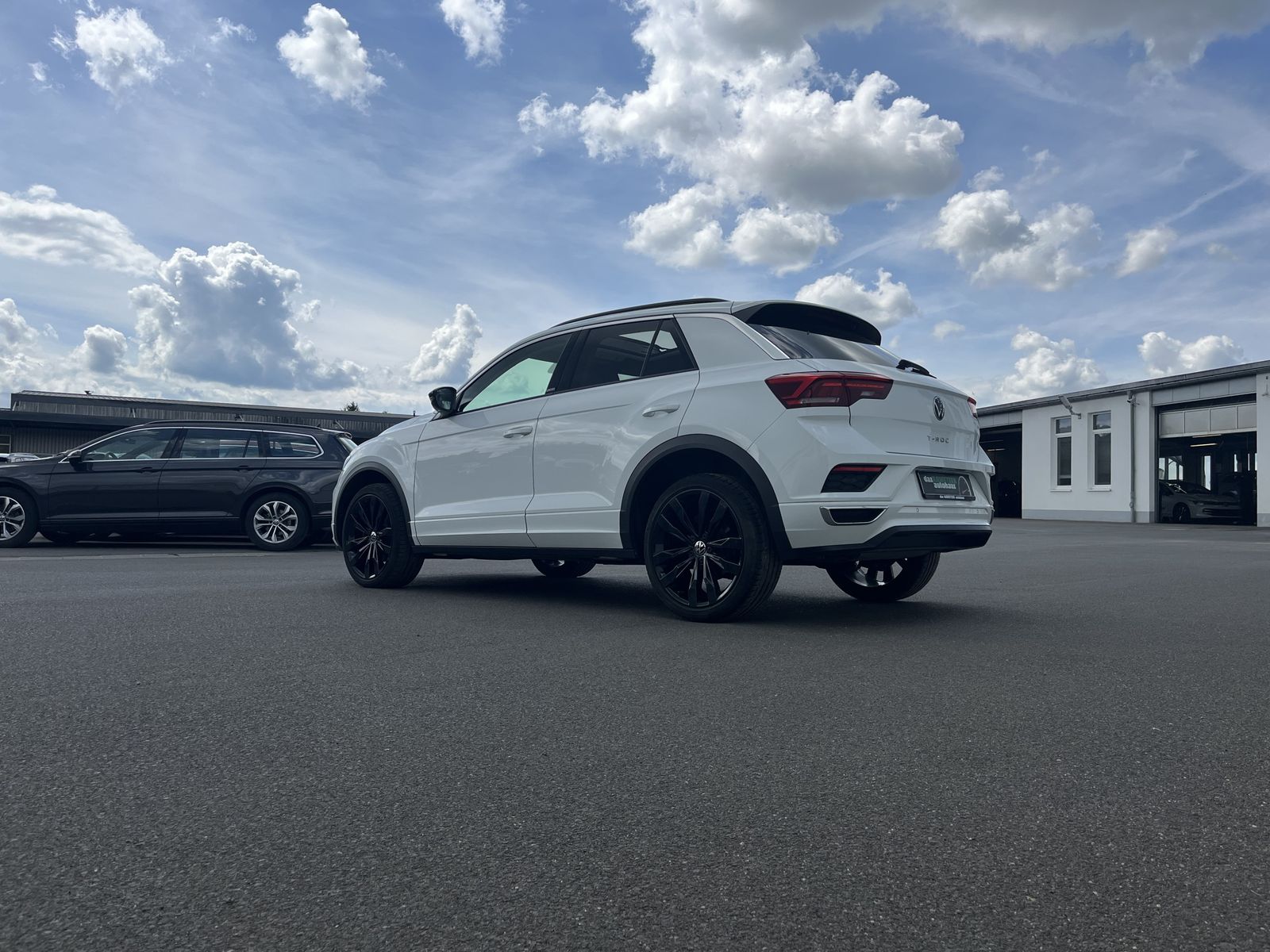 Volkswagen T-Roc 2.0 TDI DSG R-Line - Samsaru's Car Outlet