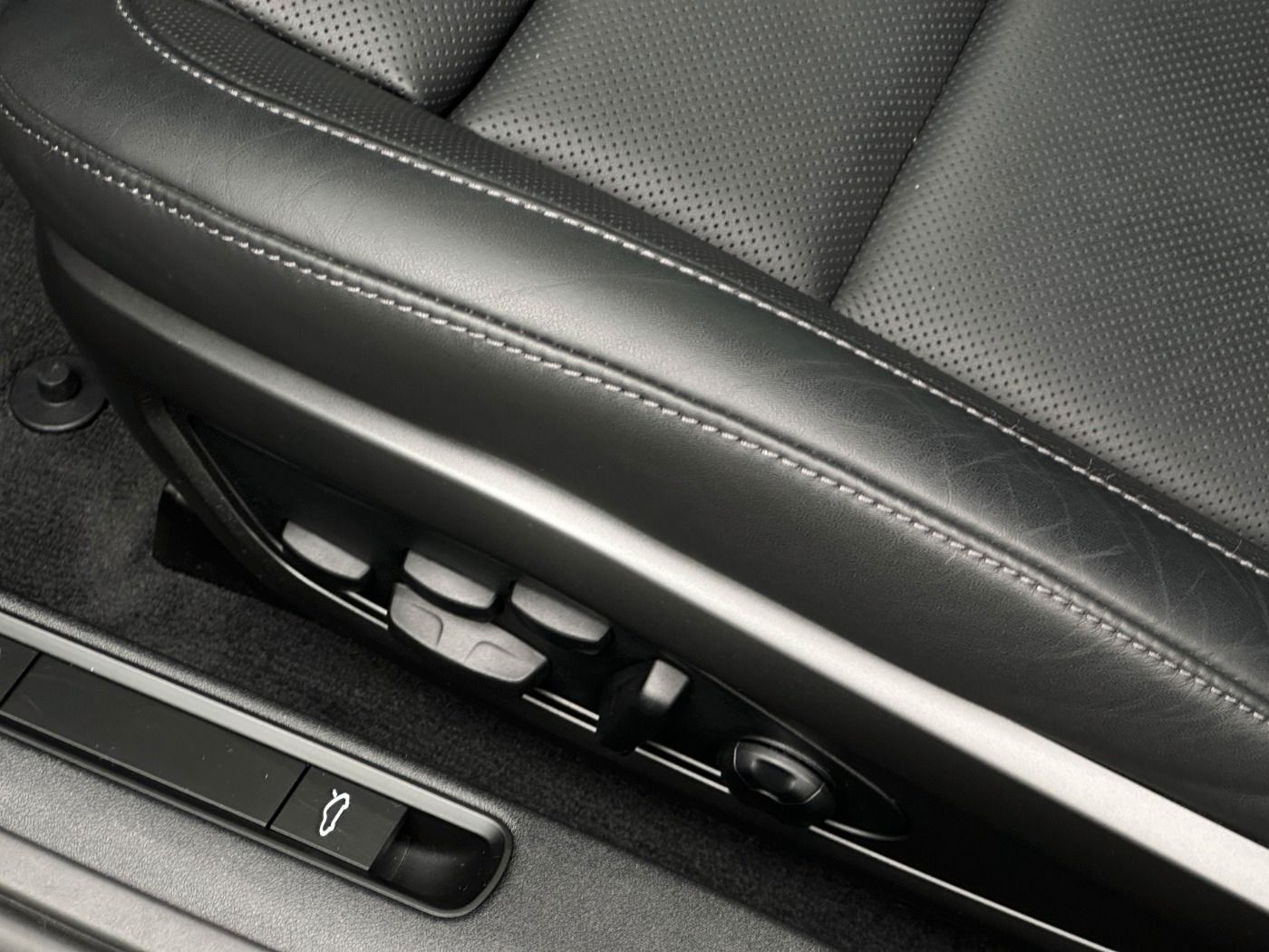 Porsche 992 911 Carrera 4S Lift Matrix BOSE InnoDrive
