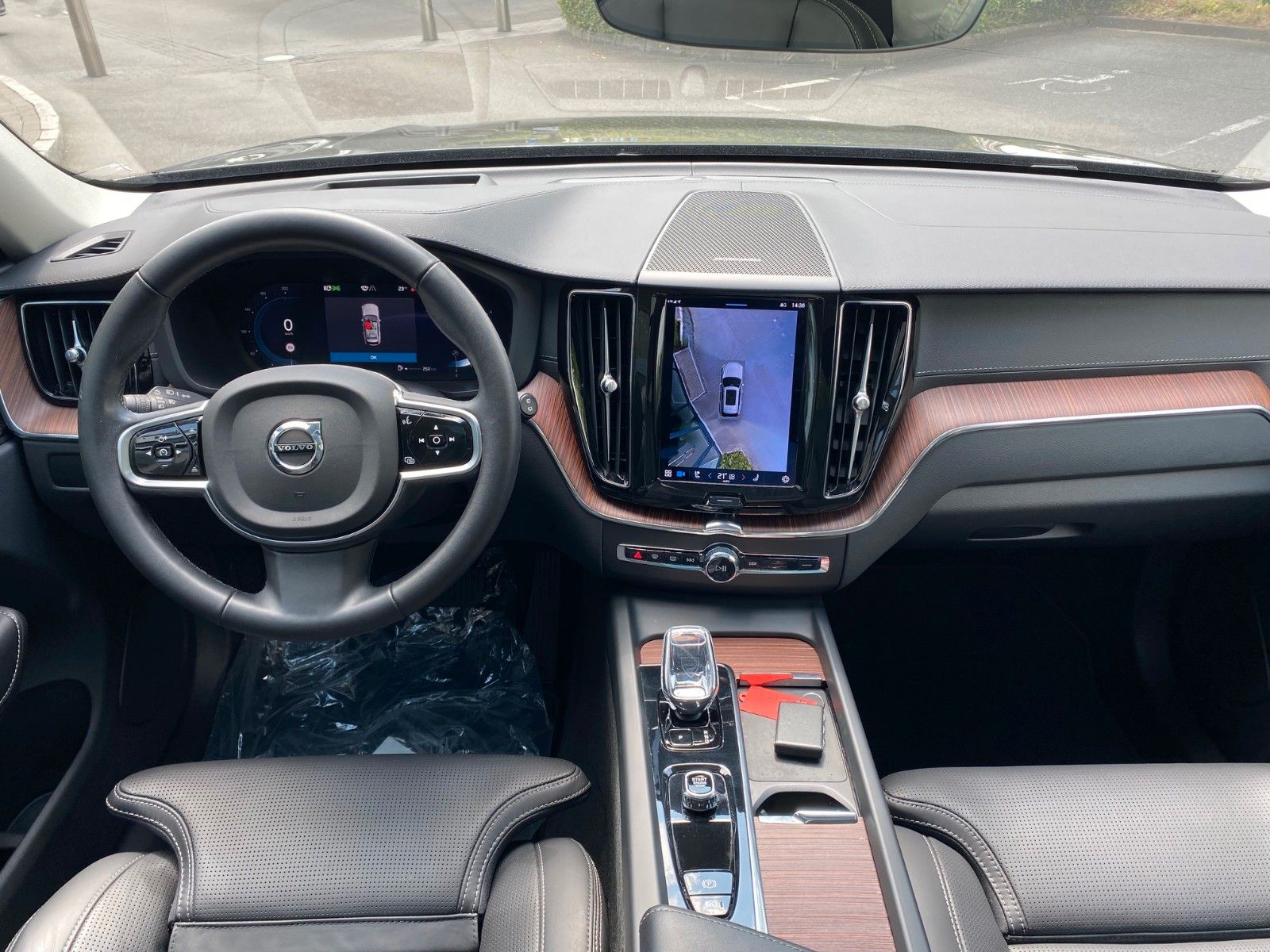 Volvo XC 60 B5 AWD Ultimate Dark - Samsaru's Car Outlet