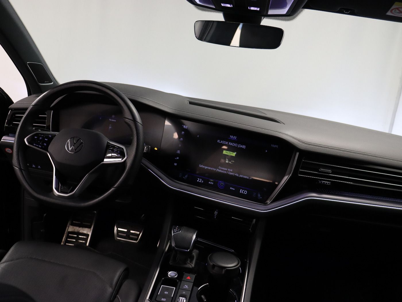 Volkswagen Touareg 3.0 TDI 4 Motion R-Line - Samsaru's Car Outlet