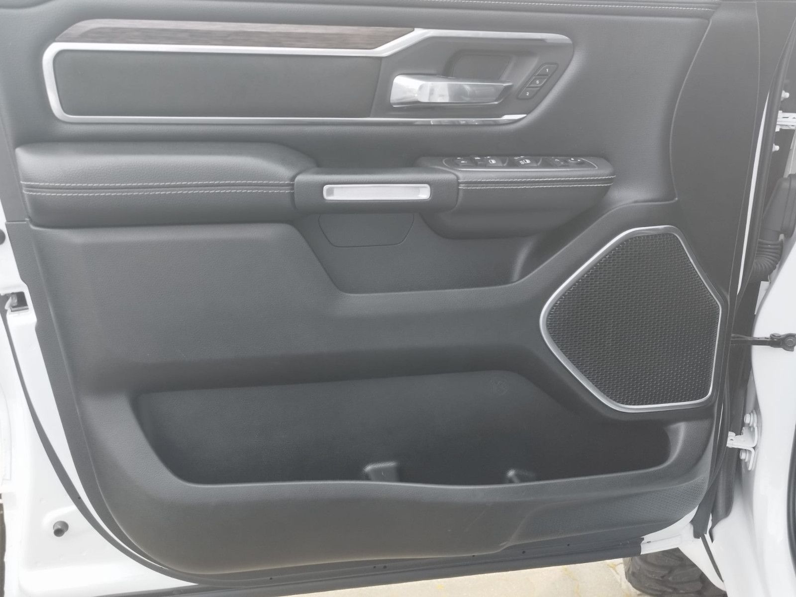 Dodge RAM 1500 Laramie Crew Cab 4x4  Kamera Leder LED