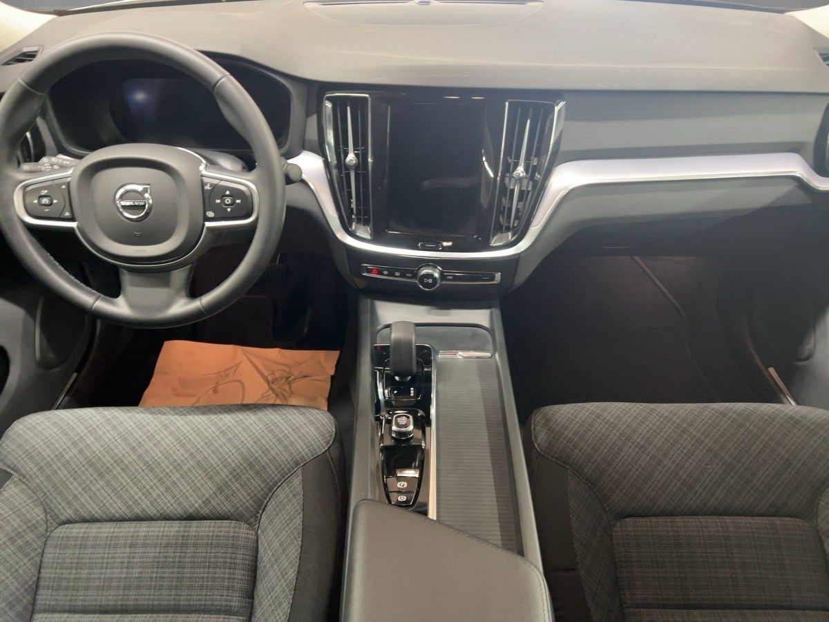 Volvo S60 PLUS DARK B4