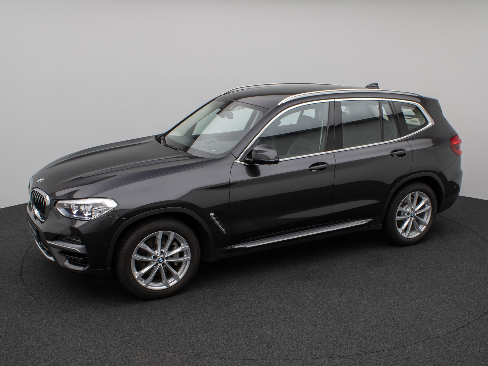 BMW X3 xD30d LuxuryLine - Samsaru's Car Outlet