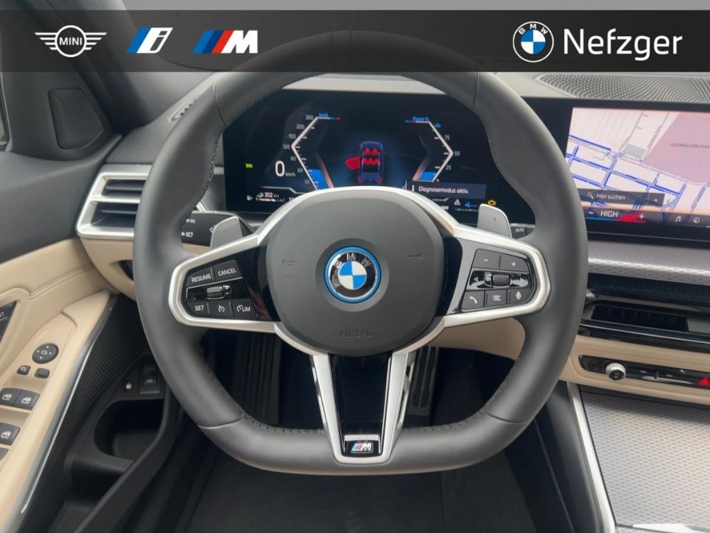 BMW 330 e xDrive Touring AHK M Sport HUD Pano HiFi