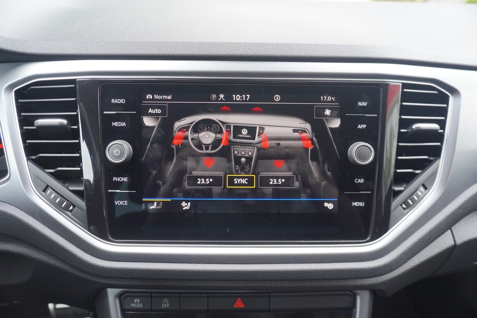 Volkswagen T-Roc 1.5 TSI Active - Samsaru's Car Outlet
