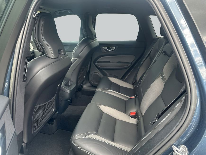 Volvo XC60 B4 D AWD Plus Dark