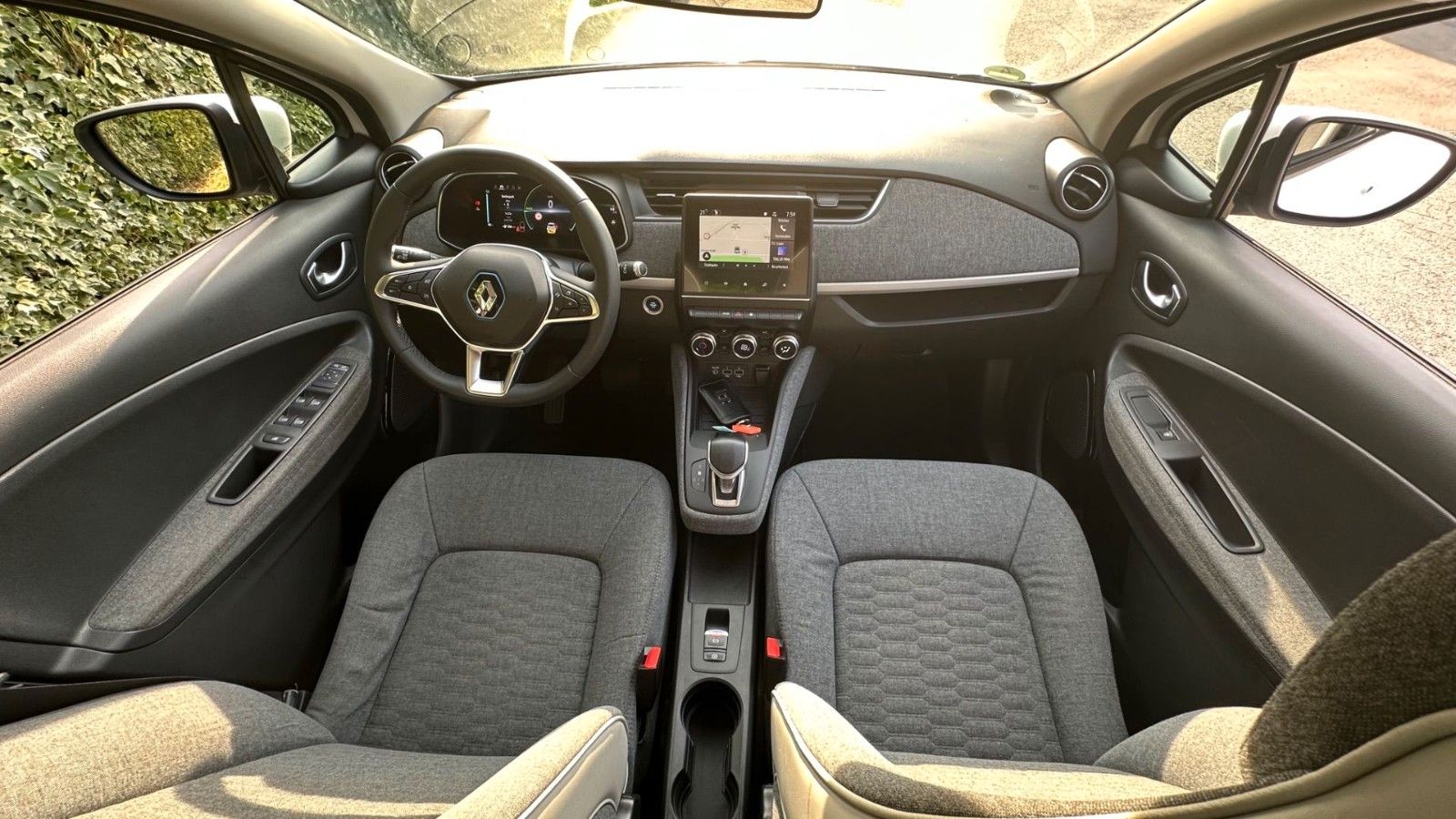 Renault ZOE Zoe Experience - Samsaru's Car Outlet