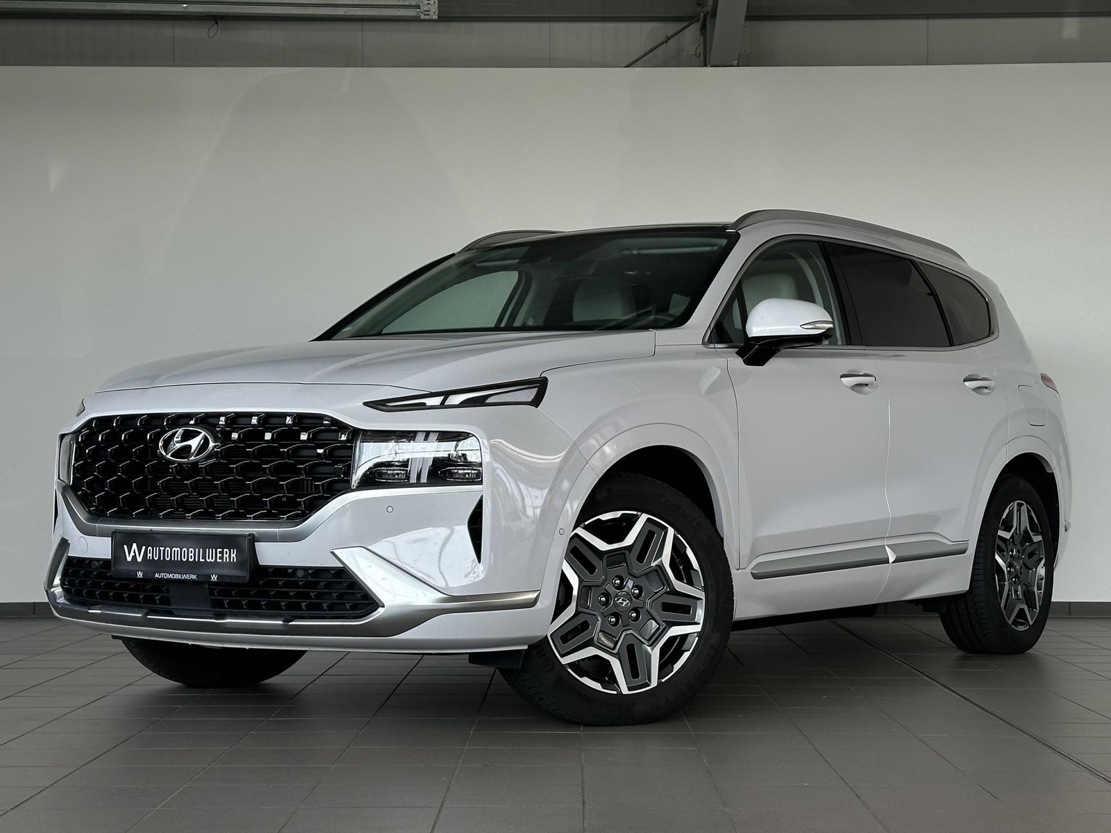 Hyundai Santa Fe Signature 4WD - Samsaru's Car Outlet