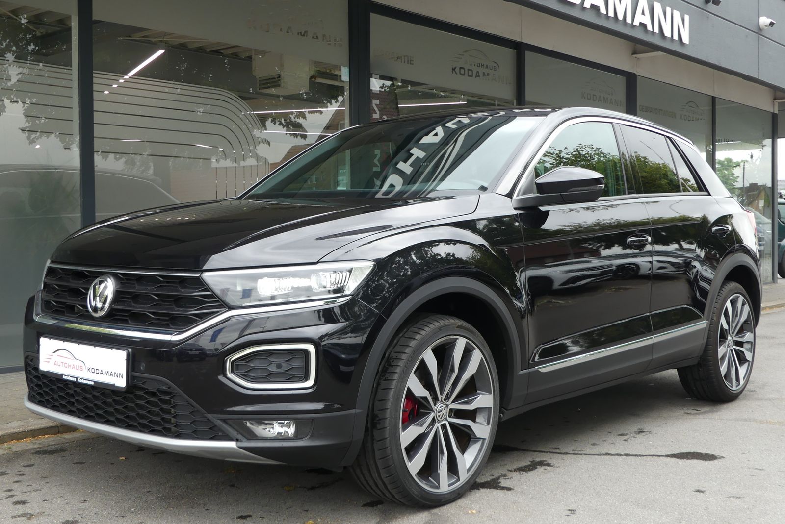 Volkswagen T-Roc Sport 4Motion - Samsaru's Car Outlet