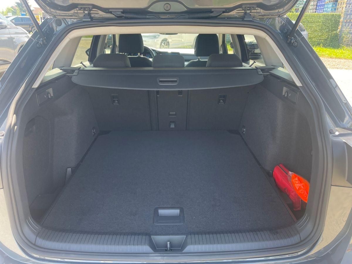 Volkswagen Golf VIII Variant 1.5 TSI LIFE - Samsaru's Car Outlet
