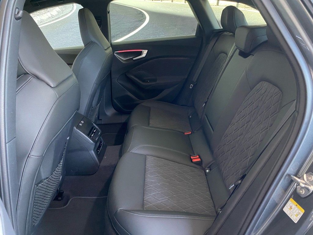 Audi A5 Avant e-hybrid quattro S line 270 kW HUD+360°