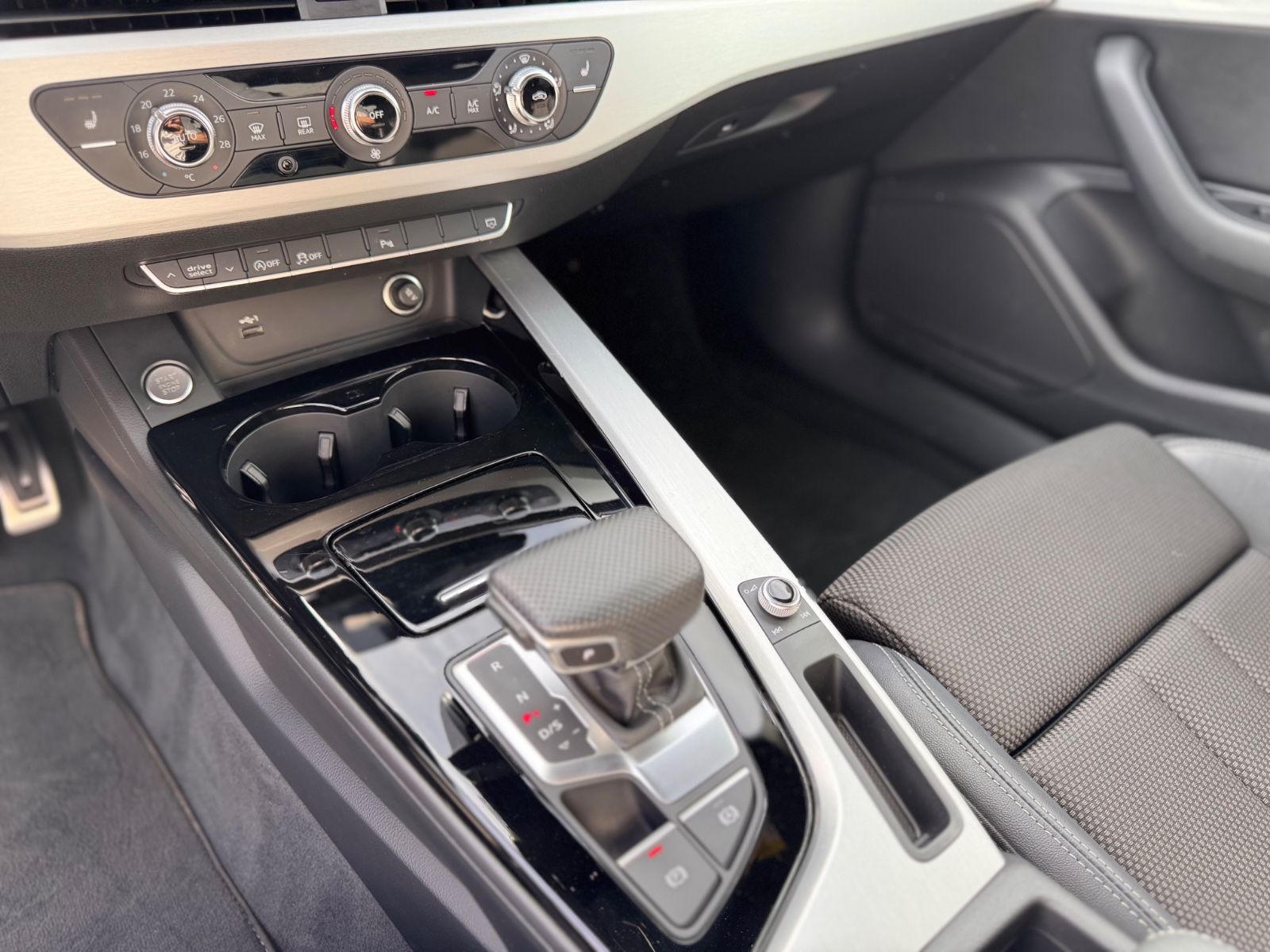 Audi A4 Avant 40 TFSI S line - Samsaru's Car Outlet