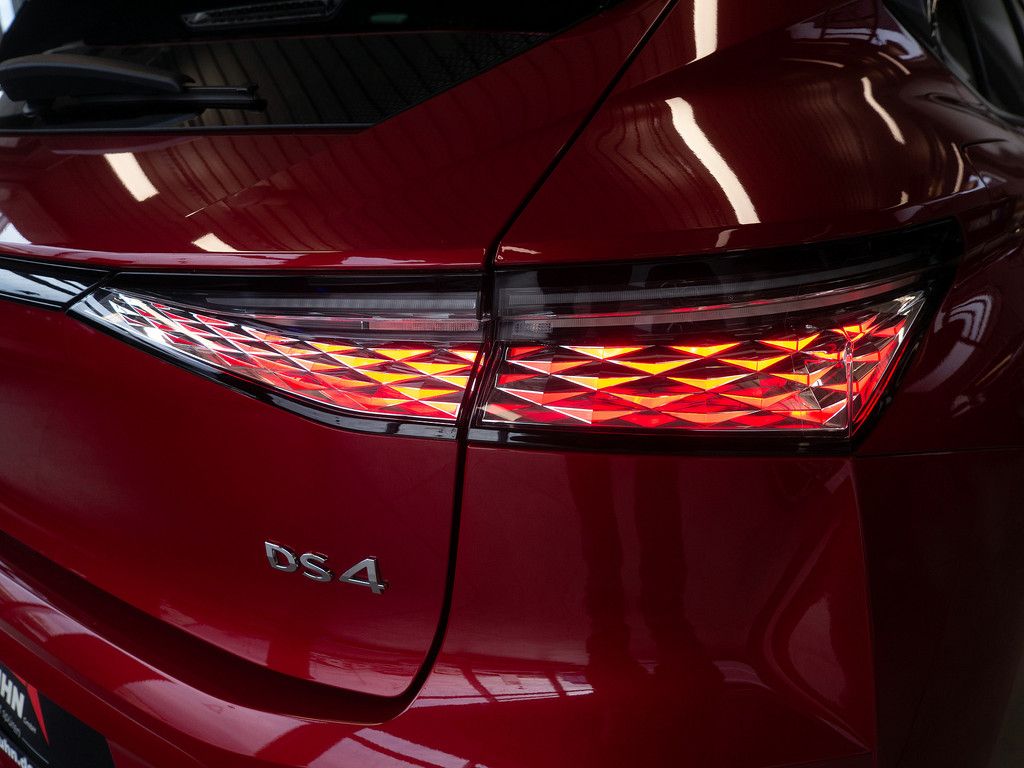 DS Automobiles DS 4 E-TENSE 225 Performance Line + MATRIX-LED