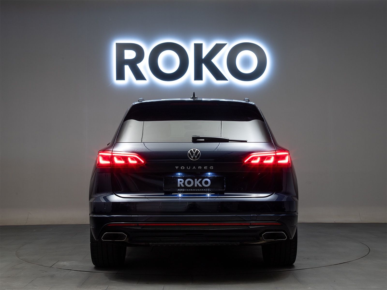 Volkswagen Touareg R-Line EDITION20 - Samsaru's Car Outlet
