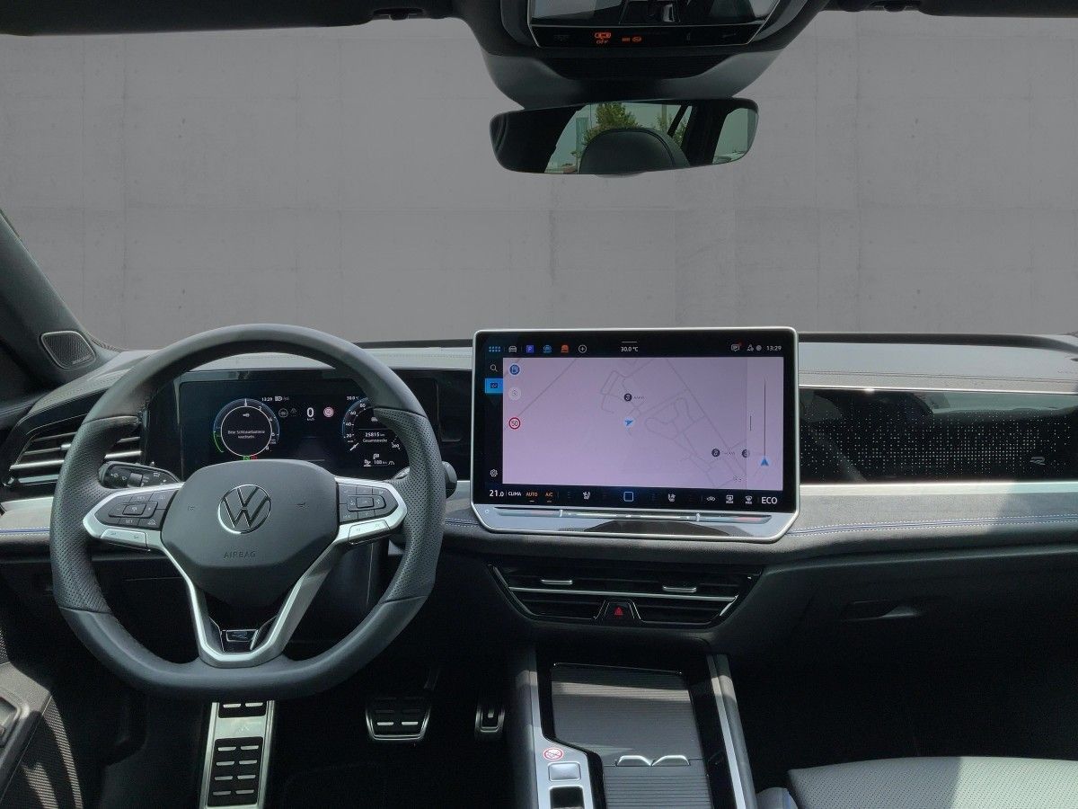Volkswagen Passat Variant 1.5 eHYBRID R-LINE 5JG+AHK+PANO