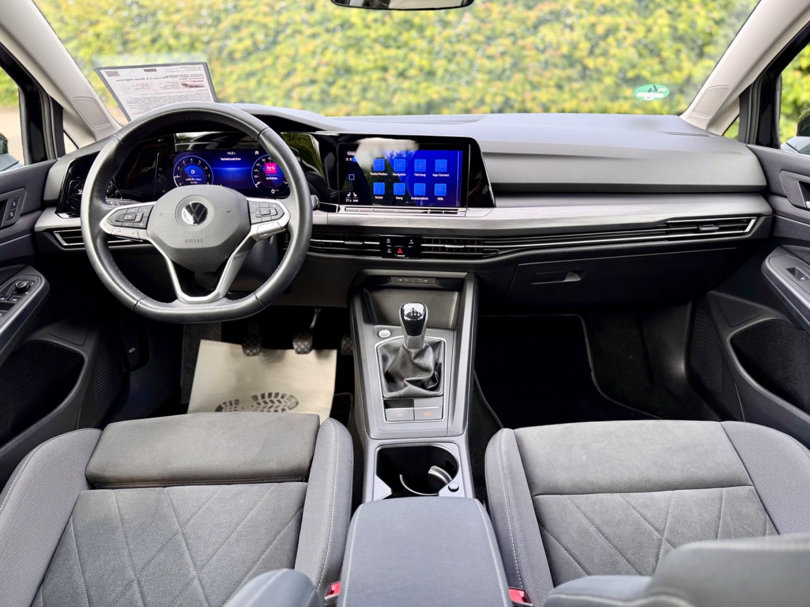 Volkswagen Golf VIII 1.5 Style Highline - Samsaru's Car Outlet