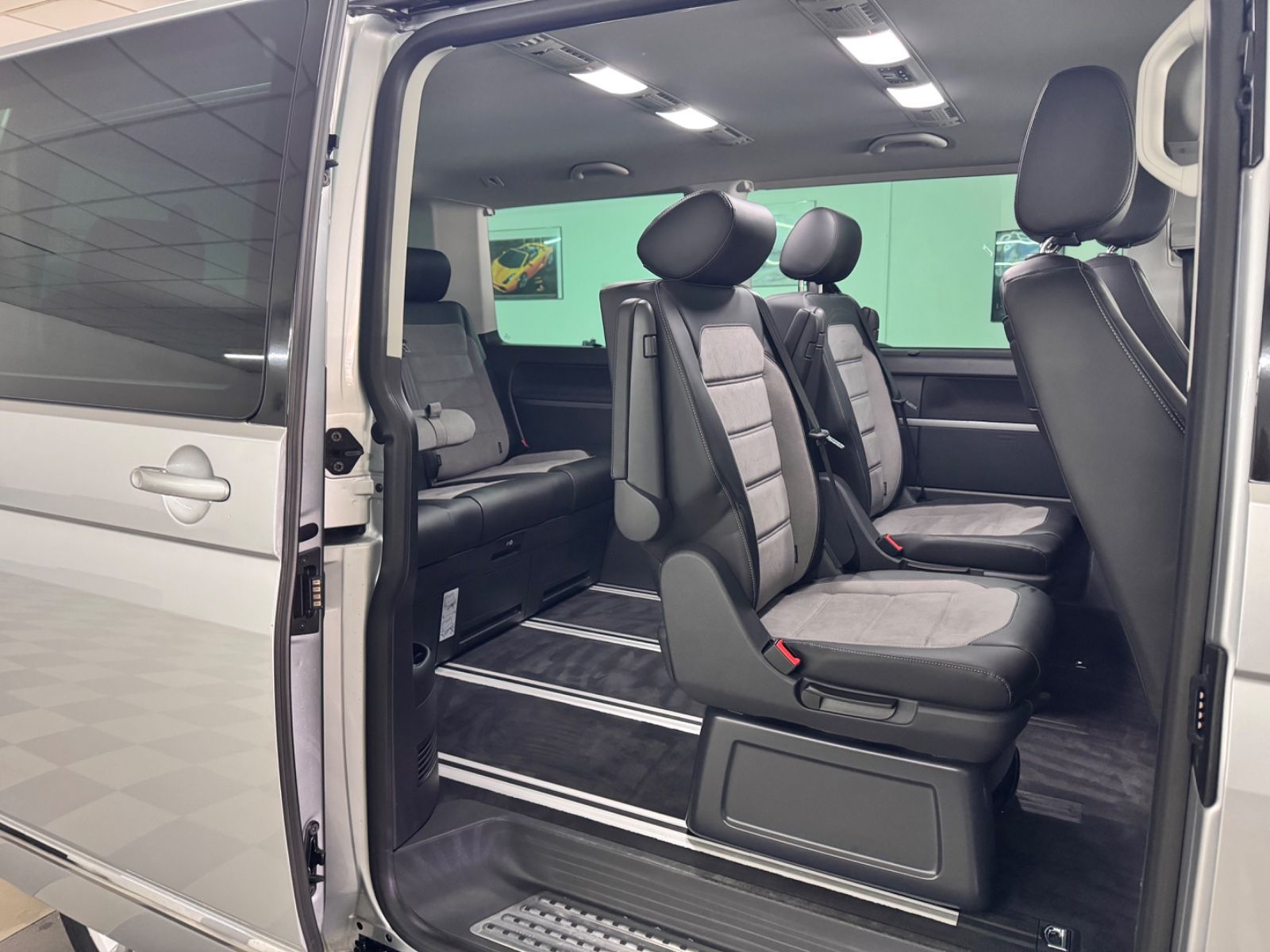 Volkswagen T6.1 Multivan 2.0 TDI DSG - Samsaru's Car Outlet