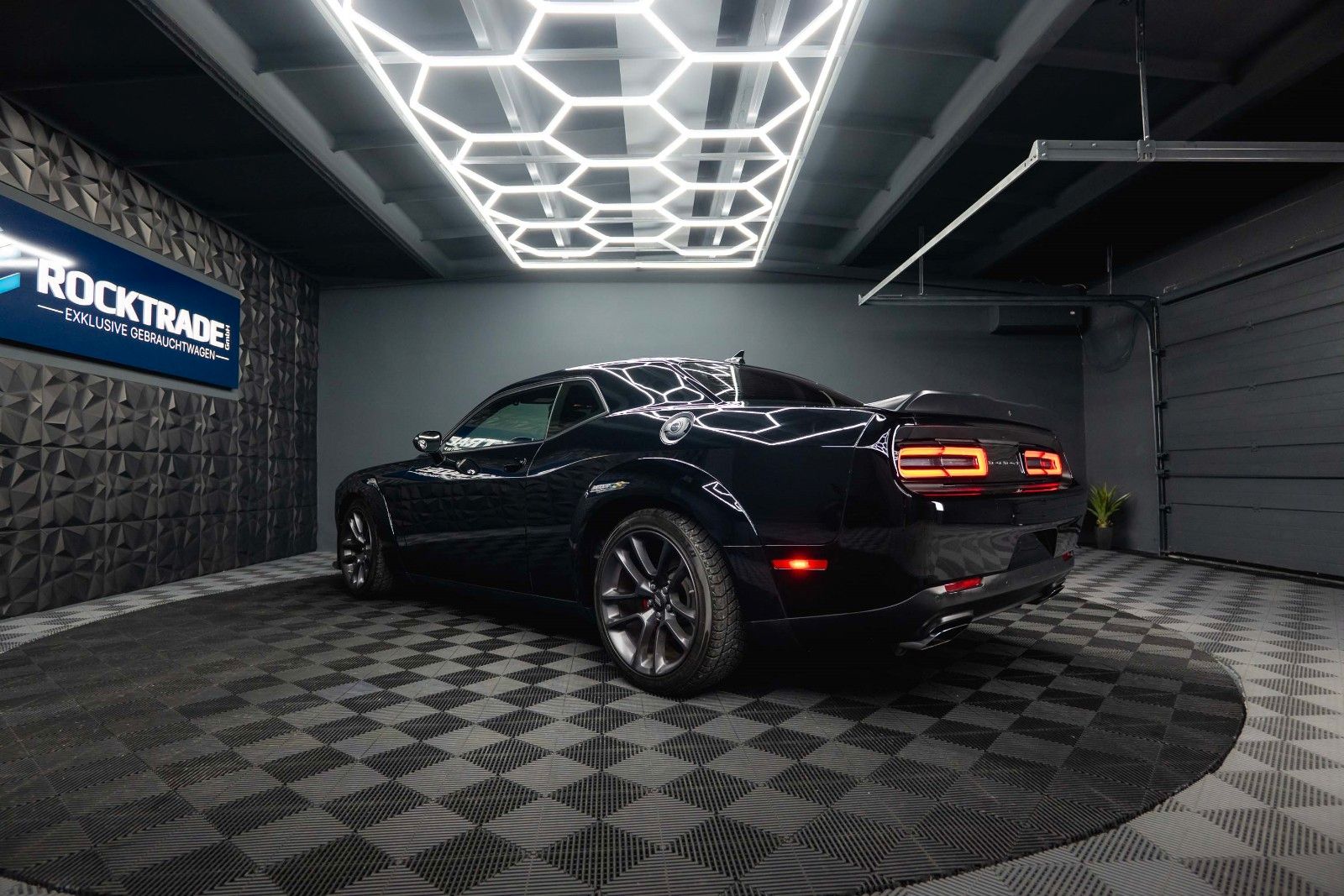 Dodge Challenger 5.7 V8 R/T WIDE BODY SHAKER LAST CALL