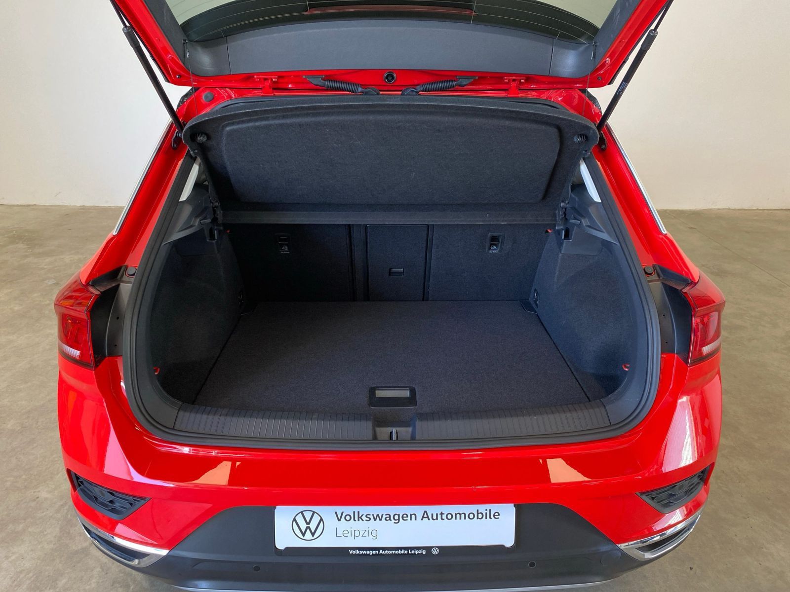 Volkswagen T-Roc 1.5 TSI Active - Samsaru's Car Outlet