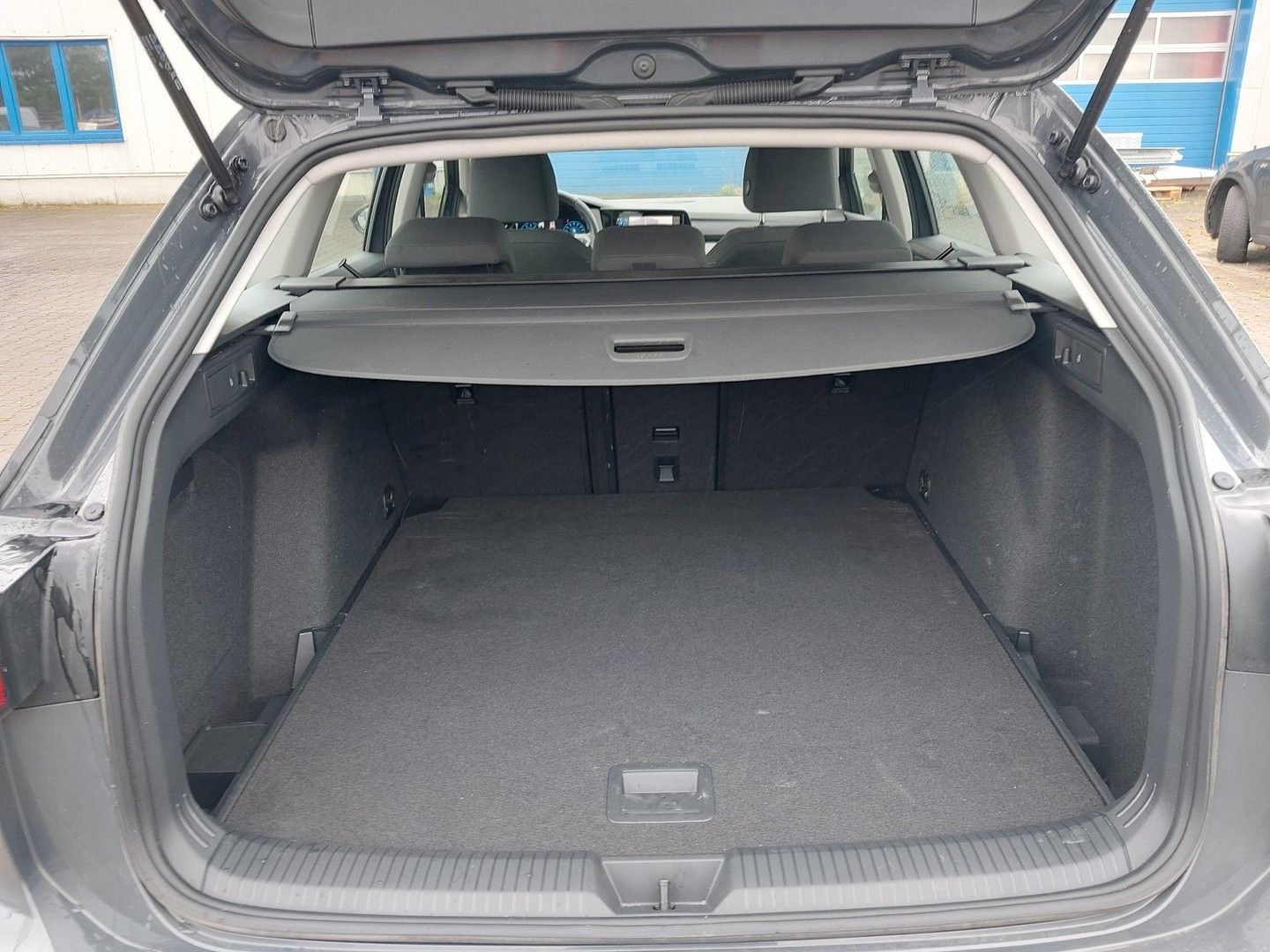 Volkswagen Golf VIII Variant Life - Samsaru's Car Outlet