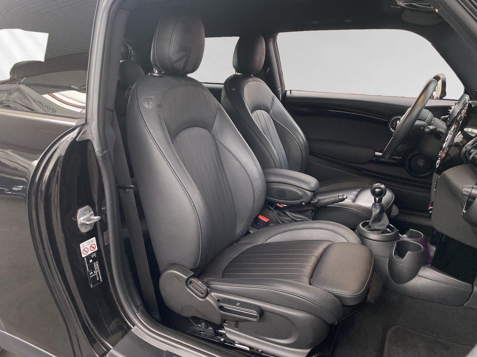 MINI Cooper - Samsaru's Car Outlet