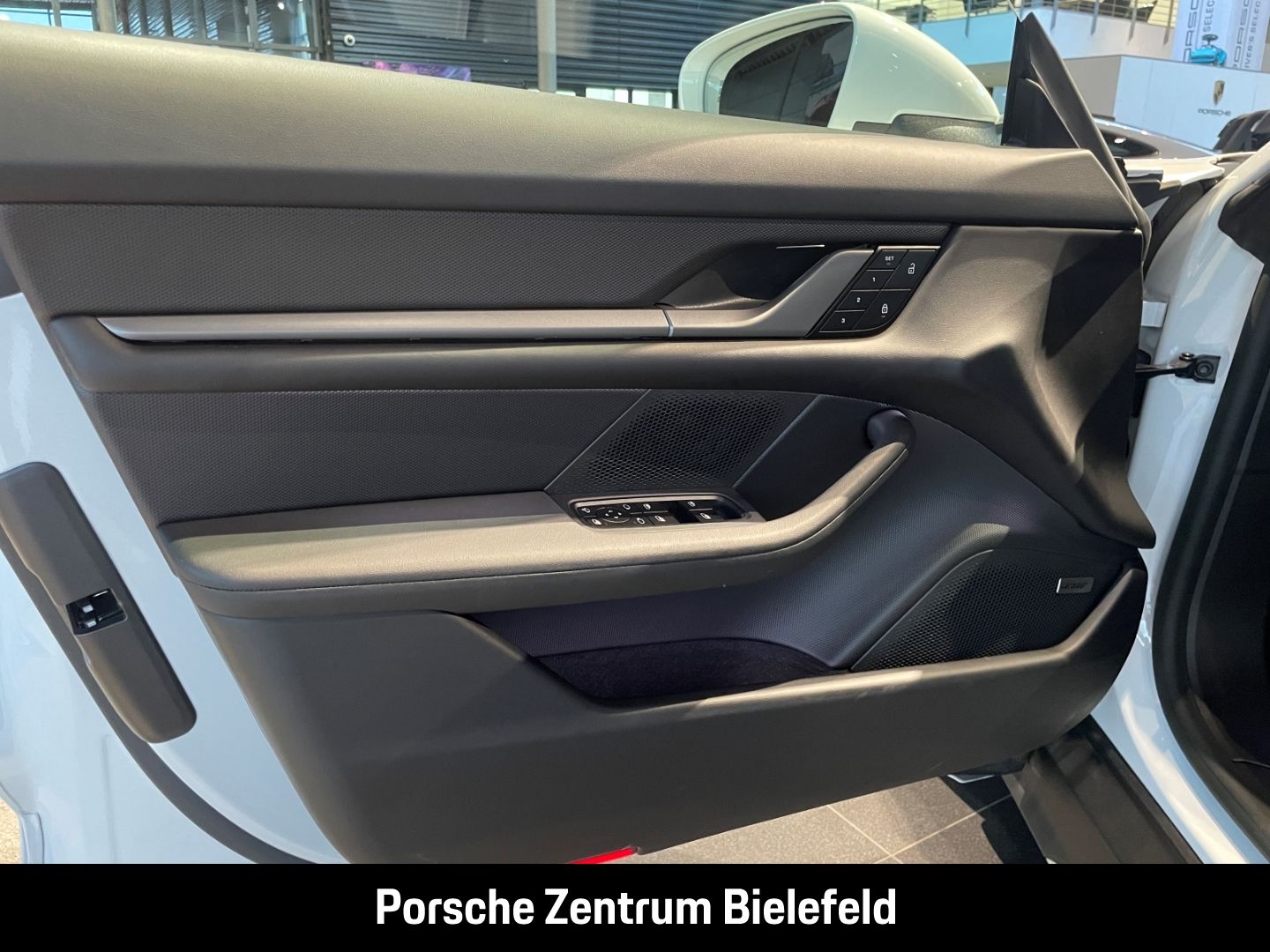 Porsche Taycan 4 Cross Turismo Panorama Surround-View