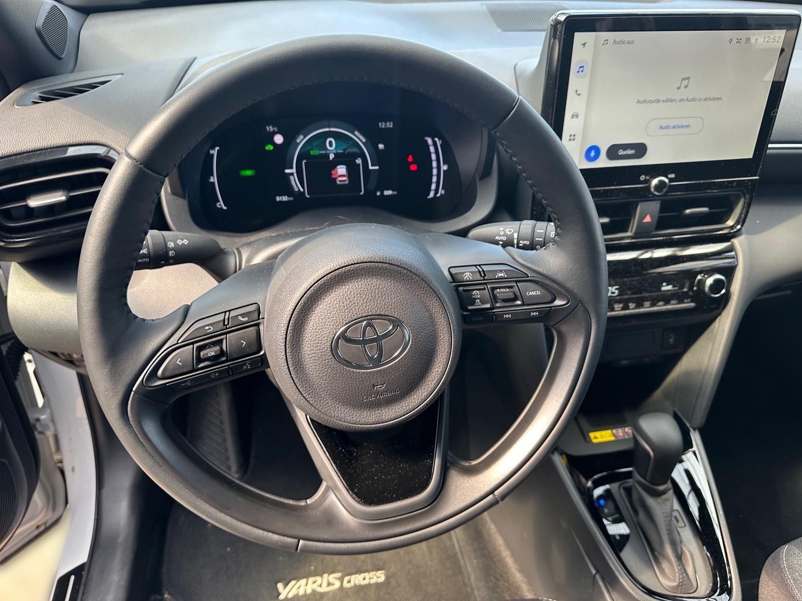 Toyota Yaris Cross Hybrid FWD Black&White Navi+Winterko