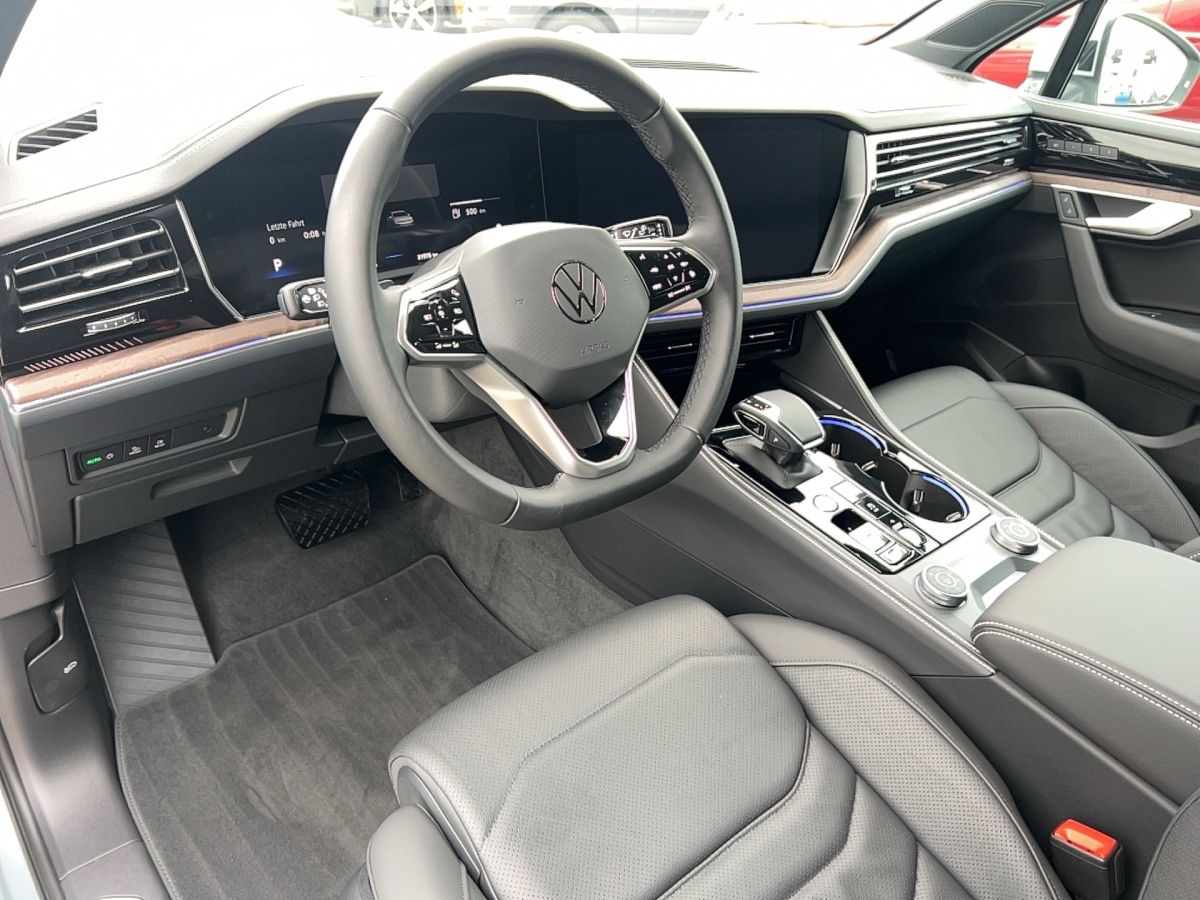 Volkswagen Touareg Elegance TDi - Samsaru's Car Outlet
