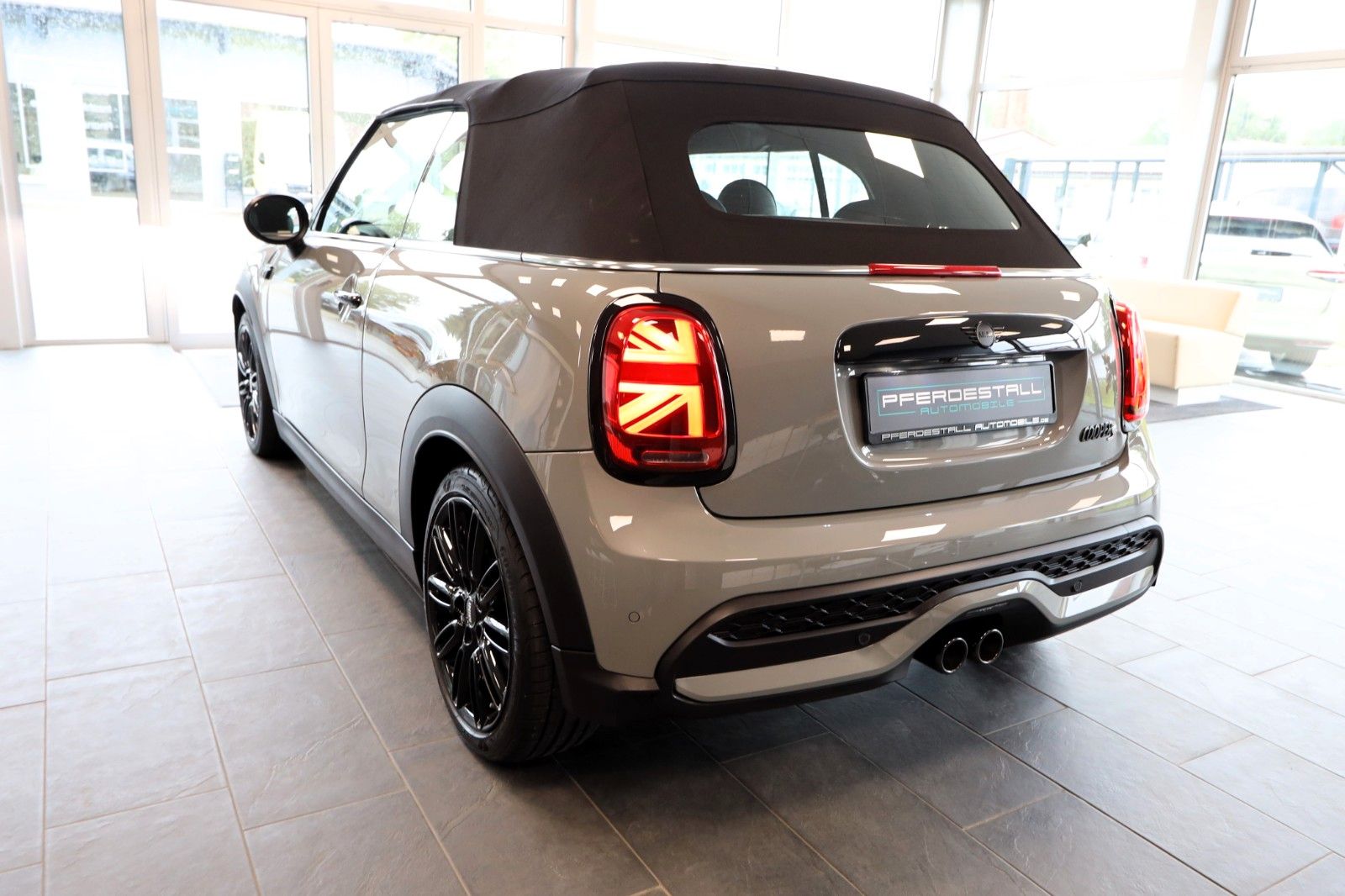 MINI Cooper S Cabrio Classic - Samsaru's Car Outlet