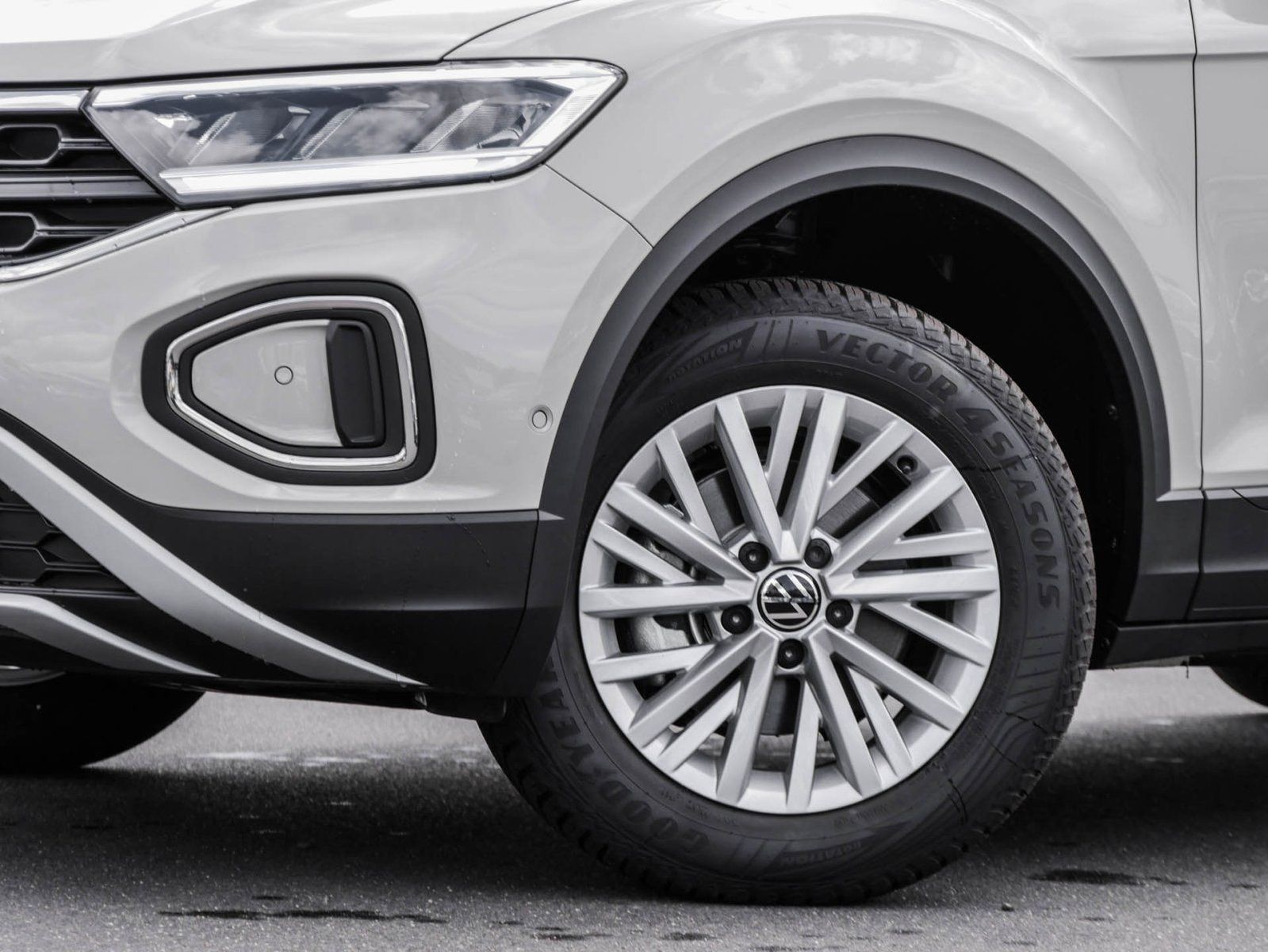 Volkswagen T-Roc Life 1.0 l TSI - Samsaru's Car Outlet
